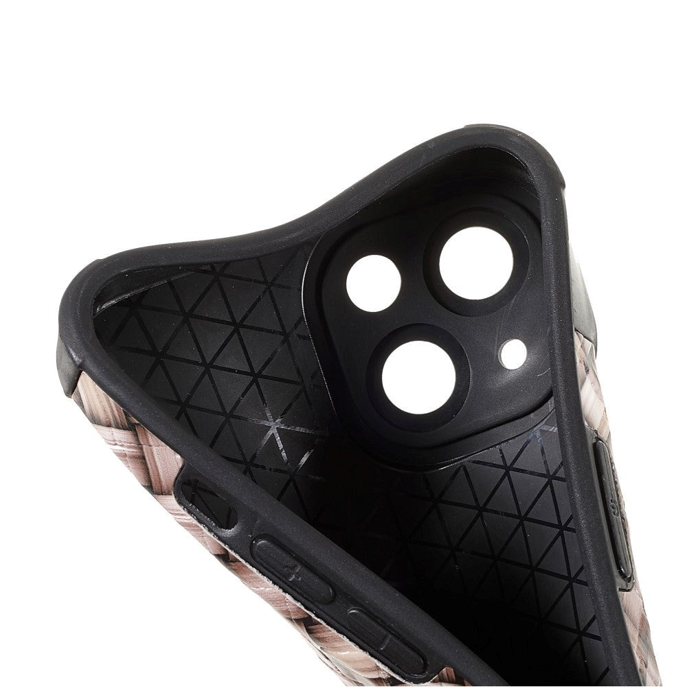 iPhone 13 Fleksibelt Plastik Bagside Cover - Vævet Tekstur - Brun