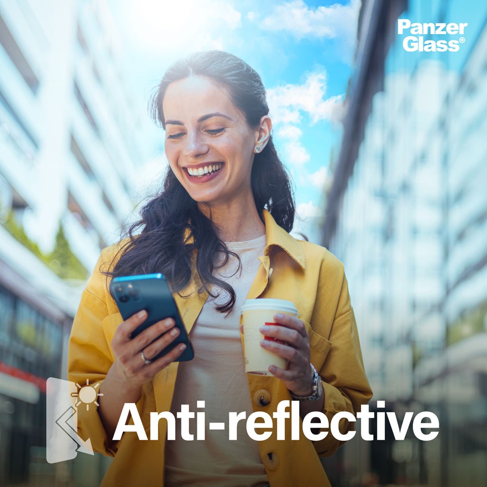 iPhone 15 Plus / 16 Plus PanzerGlass Ultra Wide Fit Beskyttelsesglas m. EasyAligner - EyeCare - Diamond Strength - Gennemsigtig / Sort Kant