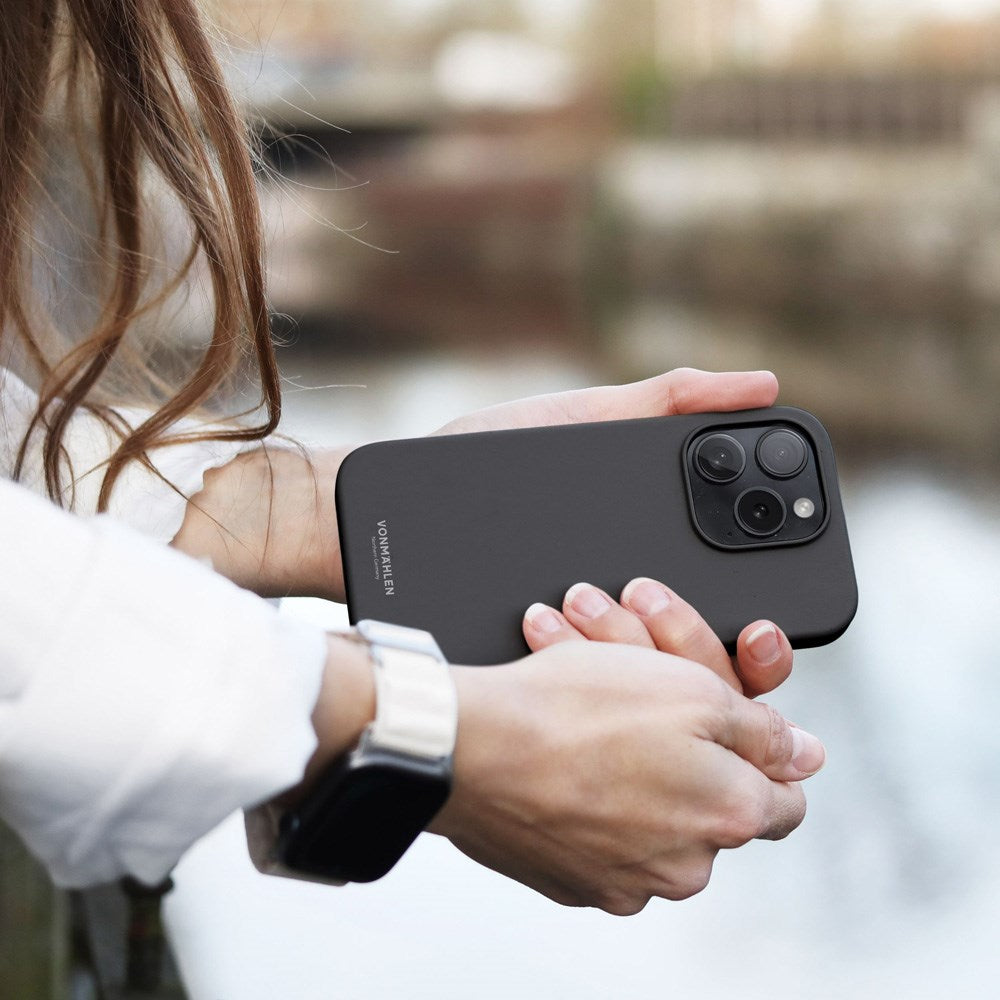 Vonmählen iPhone 16 Pro Eco Silikone Bagside Cover - MagSafe Kompatibel - Black