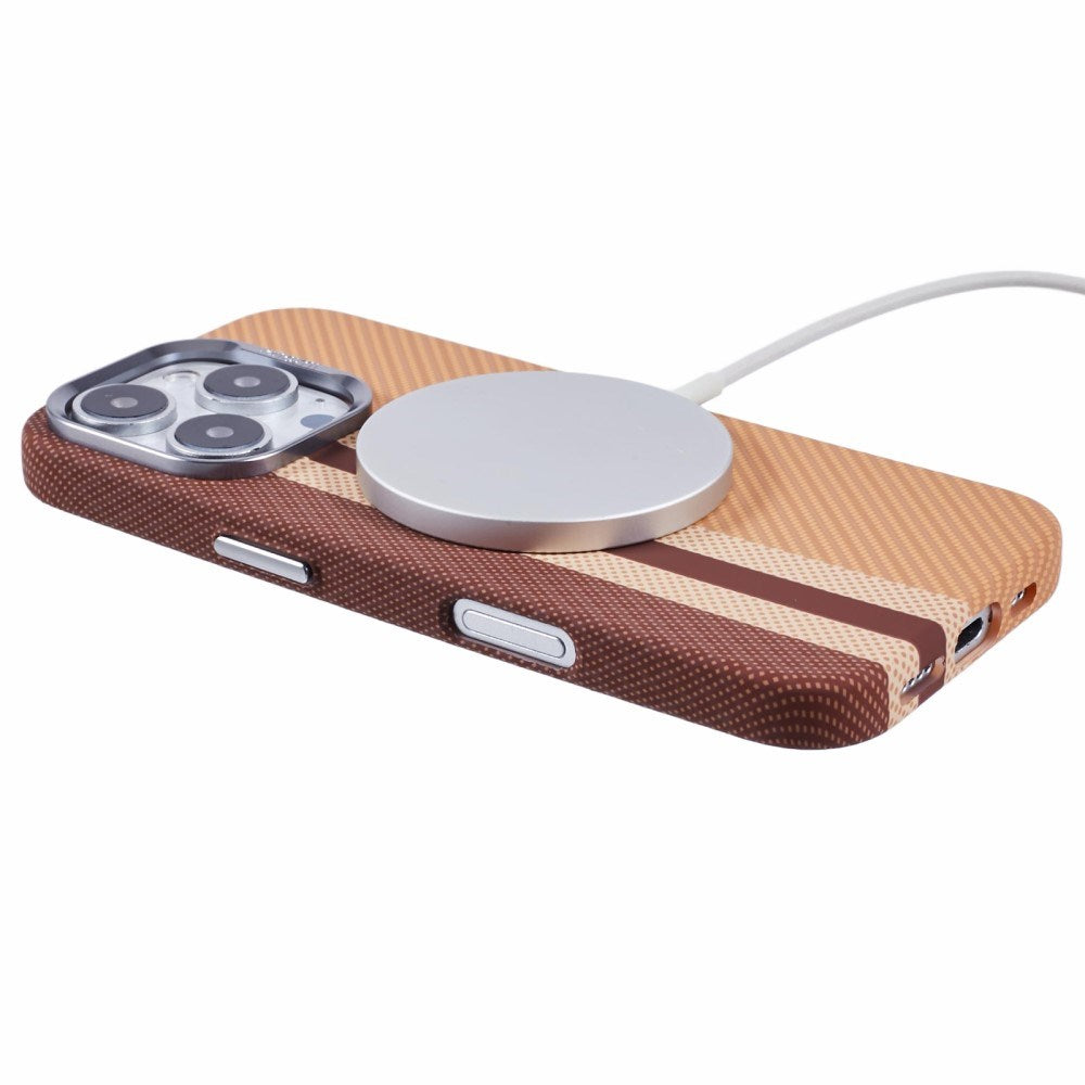 iPhone 16 Pro - EIDERWOOD Mønstret Carbon Cover - MagSafe Kompatibel - Light Stripes