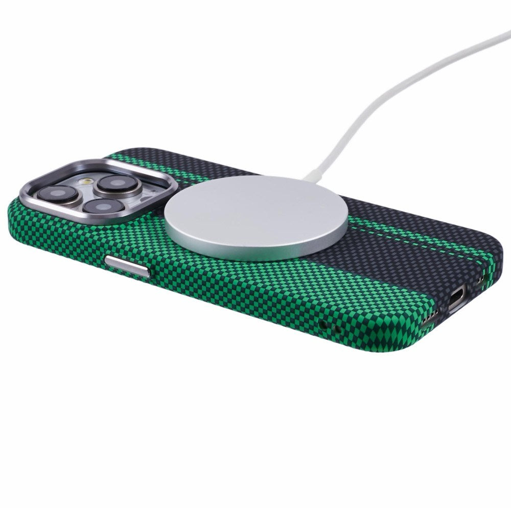 iPhone 15 Pro - EIDERWOOD Mønstret Carbon Cover - MagSafe Kompatibel - Green/Black