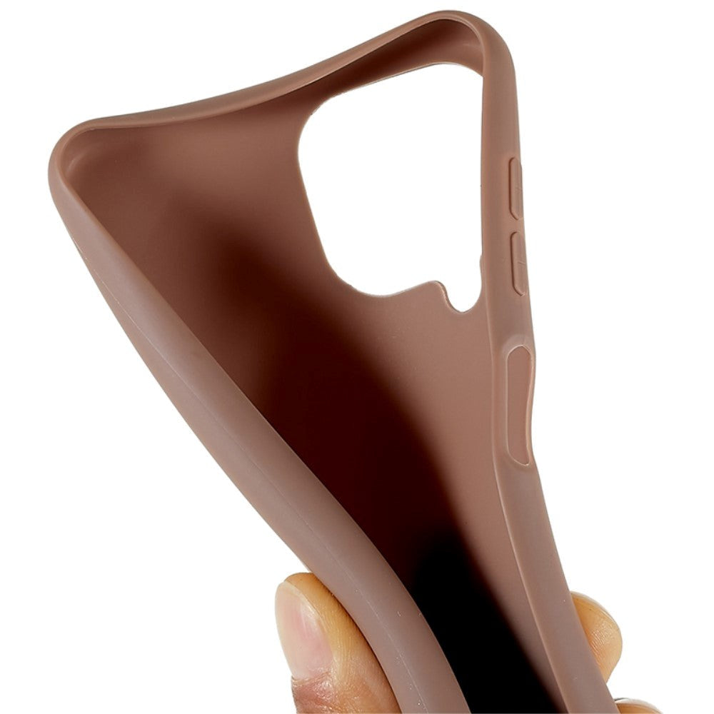 Samsung Galaxy M33 Mat Fleksibelt Plastik Bagside Cover - Brun