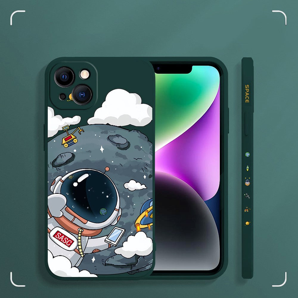 iPhone 14 Plus Fleksibel Bagside Cover af Plastik m. Print - Astronaut På Månen / Grøn