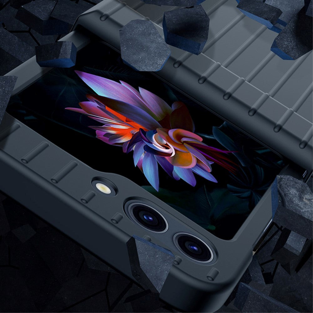 Samsung Galaxy Z Flip5 (5G) Hårdt Plastik Bagside Cover m. Stribet Tekstur - Sort