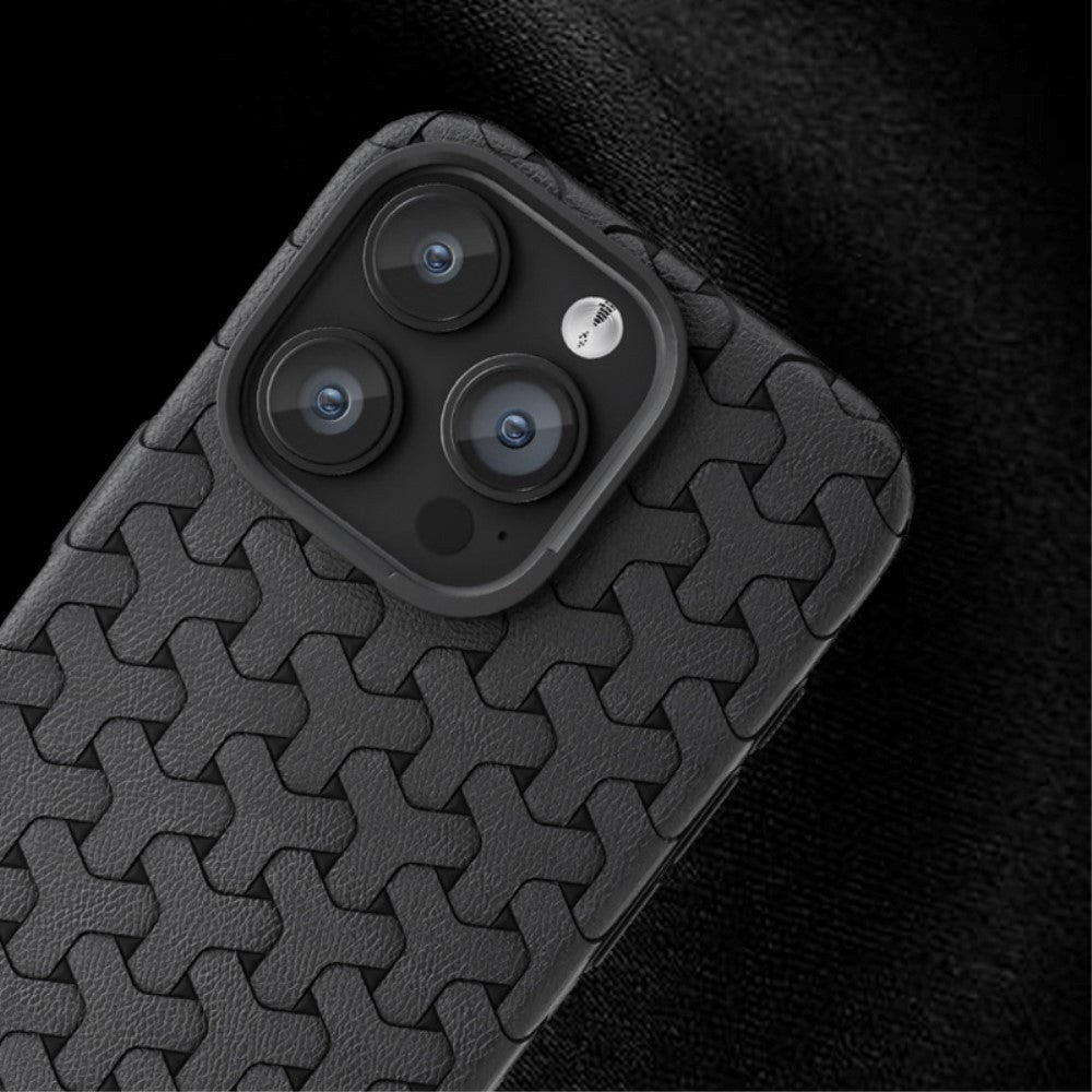 iPhone 15 Plus Fleksibelt Plastik Bagside Cover - Flettet Tekstur - Lilla