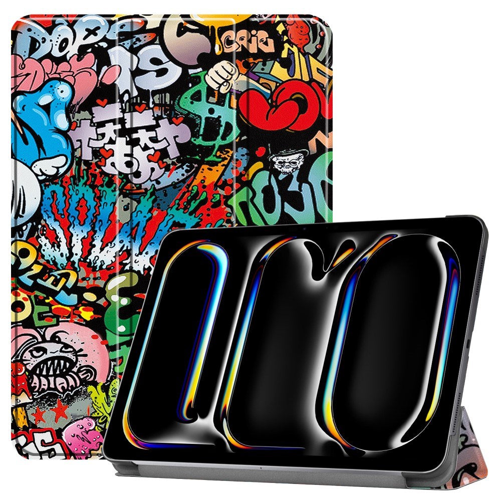 EIDERWOOD iPad Pro 11" (2025 / 2024) Tri-Fold Kunstlæder Flip Cover m. Vågeblus Funktion - Graffiti