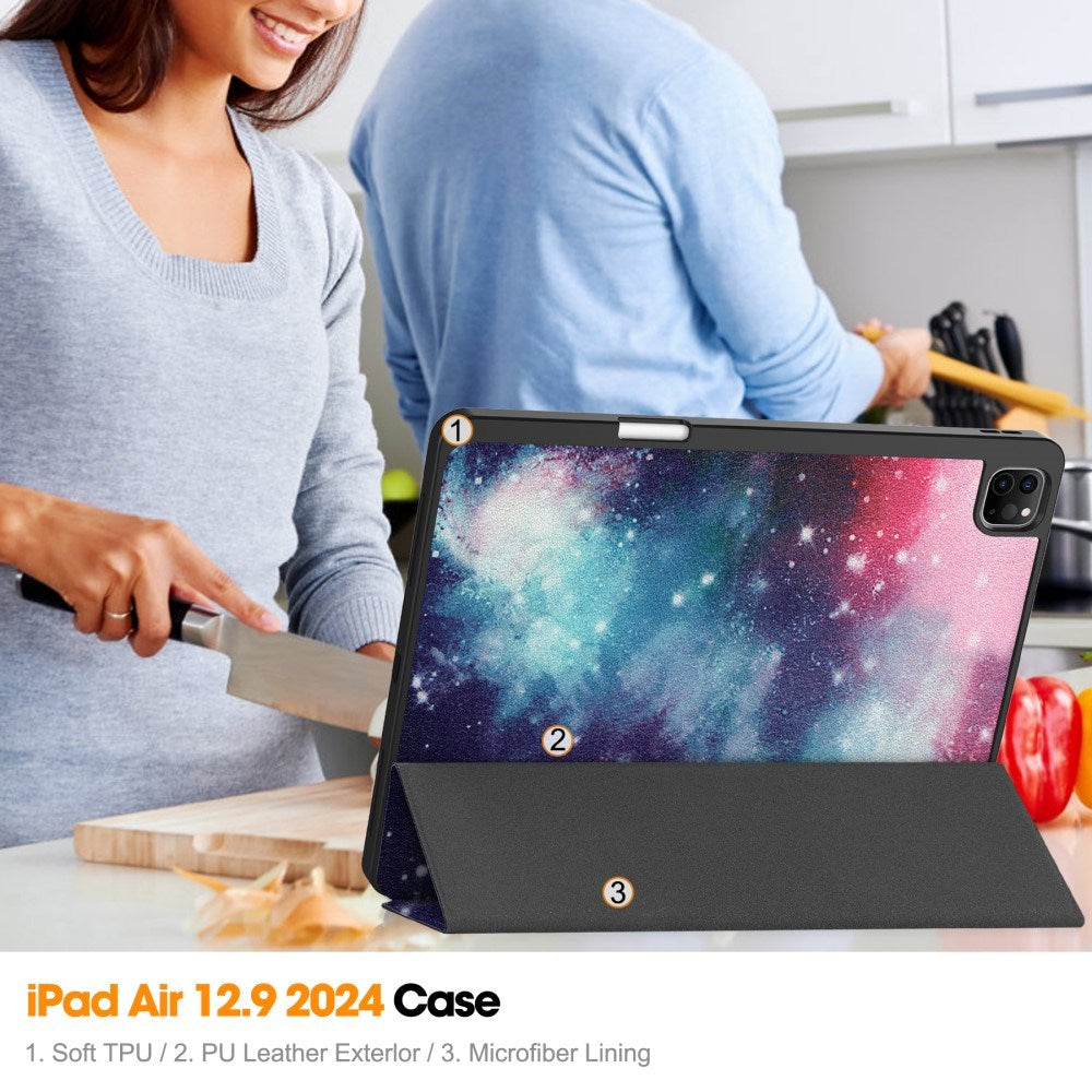 EIDERWOOD iPad Air 13" (2026 / 2025 / 2024) Tri-Fold Kunstlæder Flip Cover m. Vågeblus Funktion - Galakse