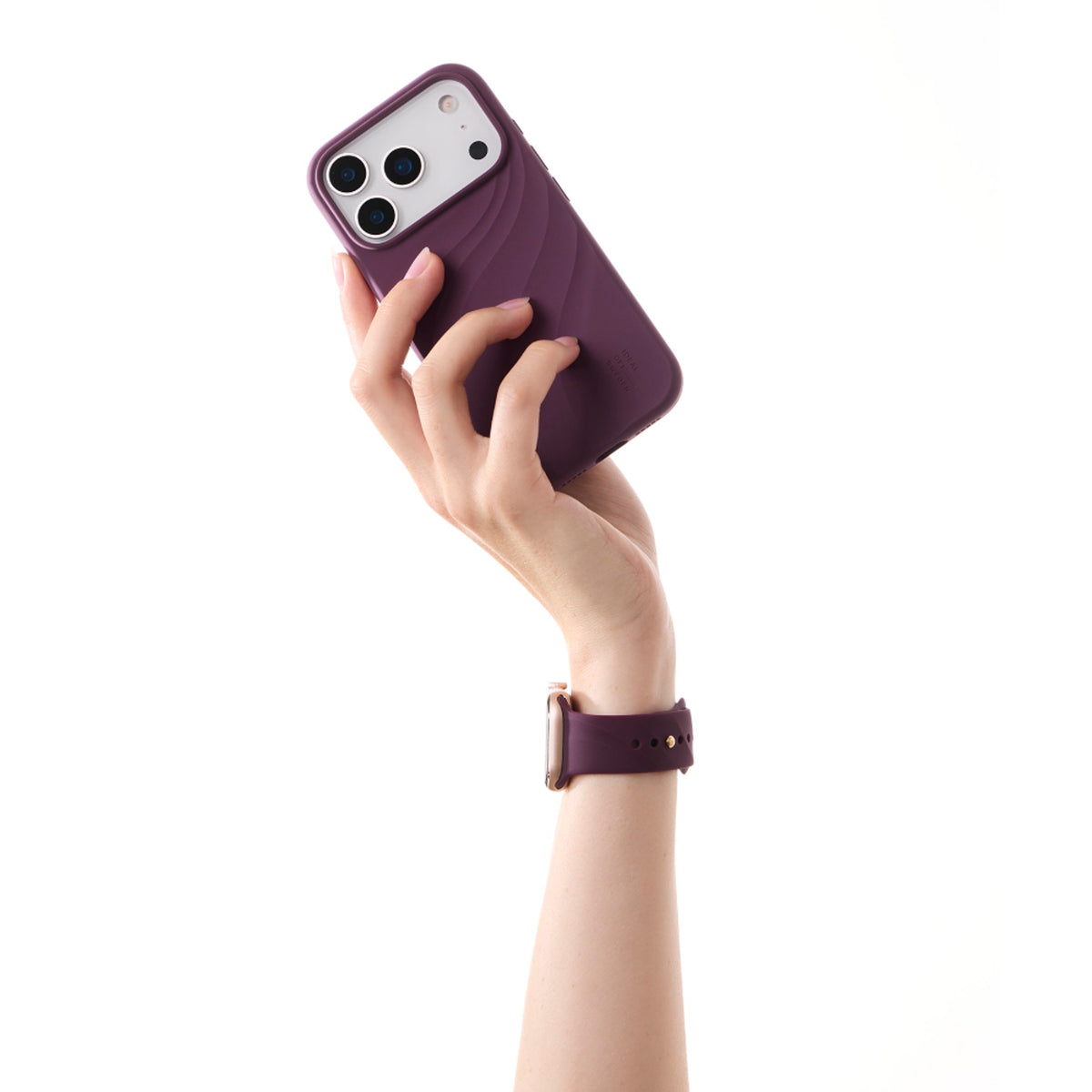 iDeal of Sweden Apple Watch (42/44/SE/45/46/49mm) Soft Swirl Silikonerem - Str. S/M - Velvet Plum