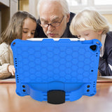 iPad 10.2" (2021 / 2020 / 2019) / iPad Pro 10.5 / iPad Air (2019) Børne Cover m. Skulderstrop - Bikube Mønster - Blå