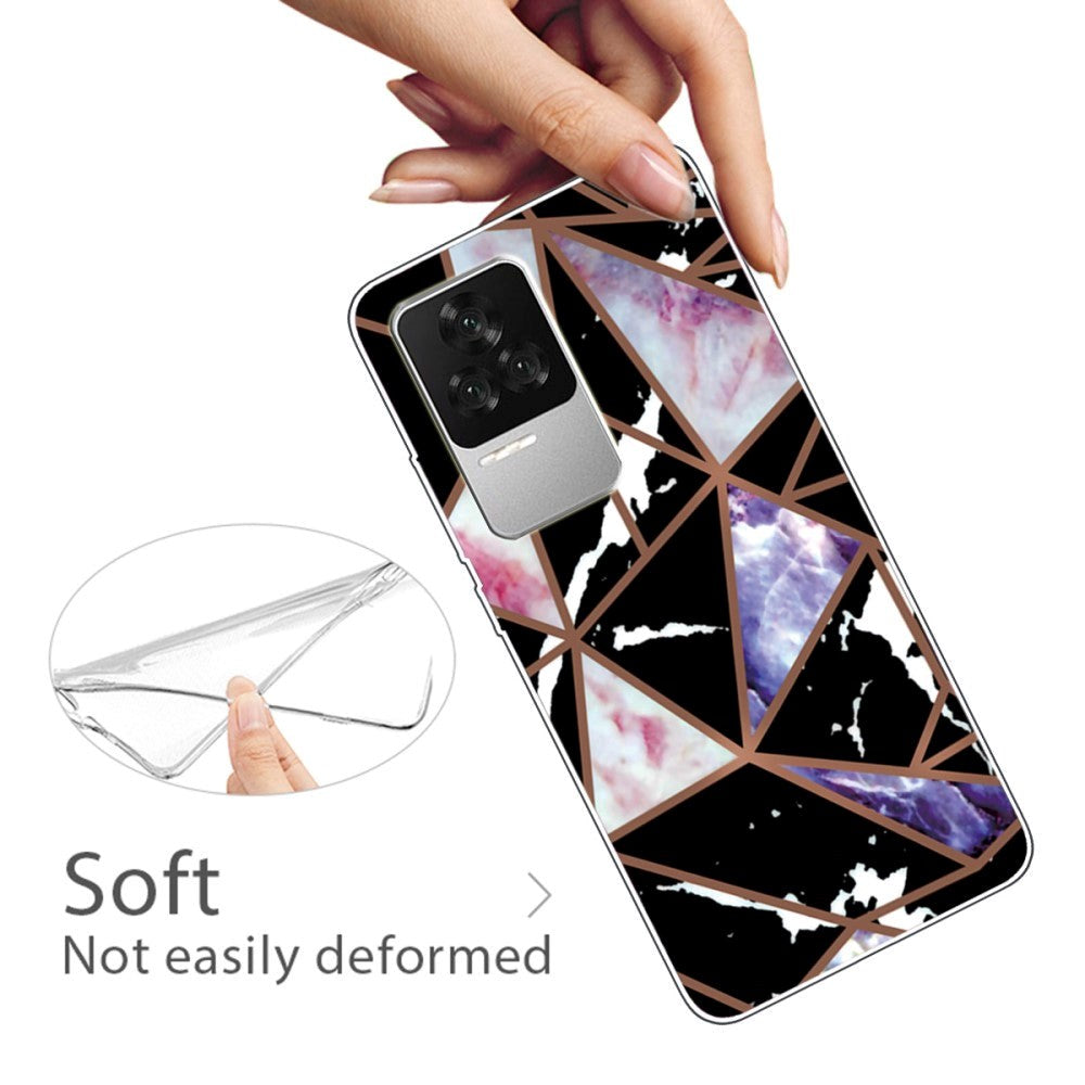 Xiaomi Poco F4 Fleksibelt Plastik Bagside Cover - Sort Marmor