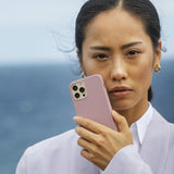 dbramante1928 iPhone 13 Pro Monaco Bagside Cover - 100% Genbrugsplast - MagSafe Kompatibel - Pink Sand