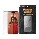 iPhone 15 Pro PanzerGlass Ultra Wide Fit Ceramic Beskyttelsesglas m. EasyAligner - Sort Kant