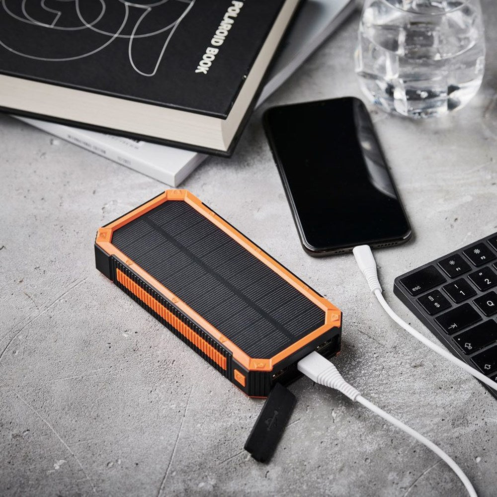 Lippa Solcelle PowerBank 20.000 mAh 20W 3 x USB-A & 1 x USB-C- Sort / Orange