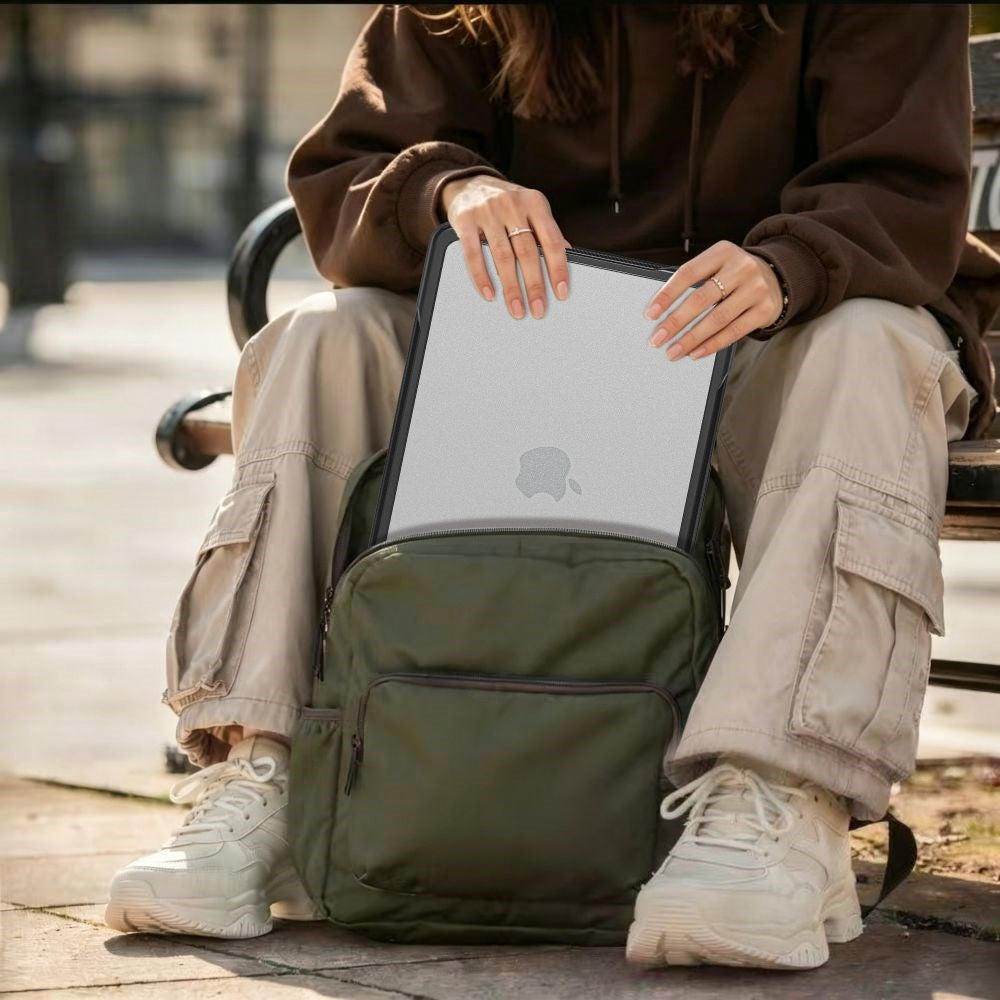 MacBook Neo 13 A18 Pro (2026) Tech-Protect Velar Hybrid Case - Gennemsigtig / Sort