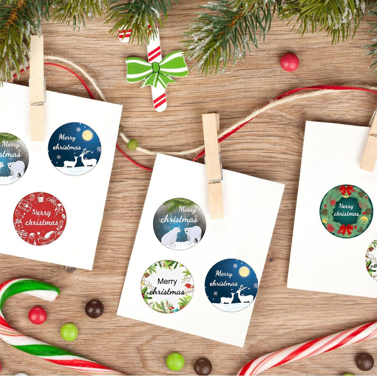 Klistermærkerulle med 500 stk. - 8 Unikke Designs - Merry Christmas
