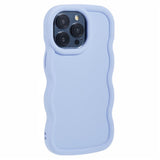 EIDERWOOD iPhone 14 Pro Fleksibelt Plastik Wavy Mobil Cover - Lilla