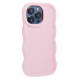 EIDERWOOD iPhone 13 Pro Fleksibelt Plastik Wavy Mobil Cover - Lyserød