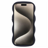EIDERWOOD iPhone 13 Fleksibelt Plastik Wavy Mobil Cover - Sort