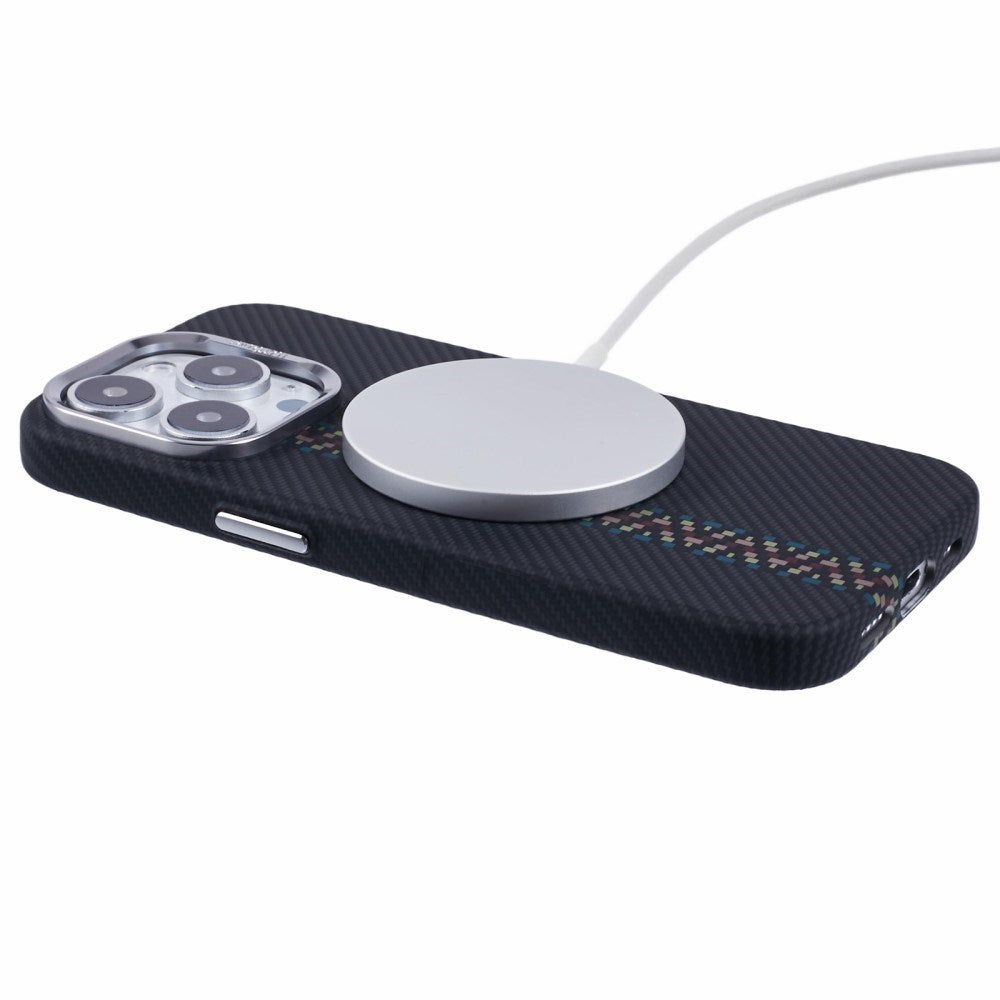 iPhone 15 Pro - EIDERWOOD Mønstret Carbon Cover - MagSafe Kompatibel - Dark ZigZag Pattern