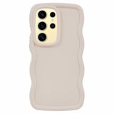 EIDERWOOD Samsung Galaxy S25 Ultra Fleksibelt Plastik Cover med Bølgedesign - Beige