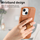 iPhone 15 - Hårdt Plastik Cover m. Kunstlæder Bagside & Fingerrem - MagSafe Kompatibel - Brun