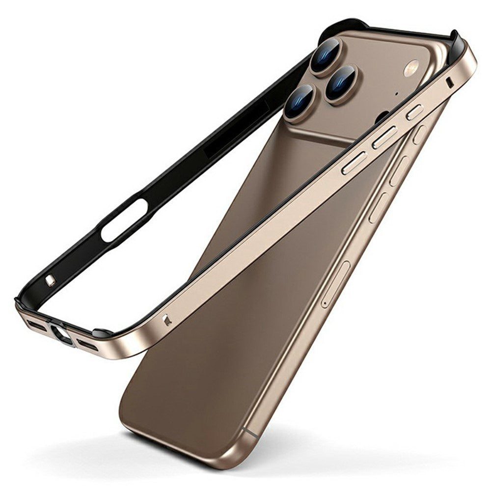 iPhone 17 Pro EIDERWOOD Metal Bumper Cover m. Stødabsorberende Silikone Hjørner - Guld