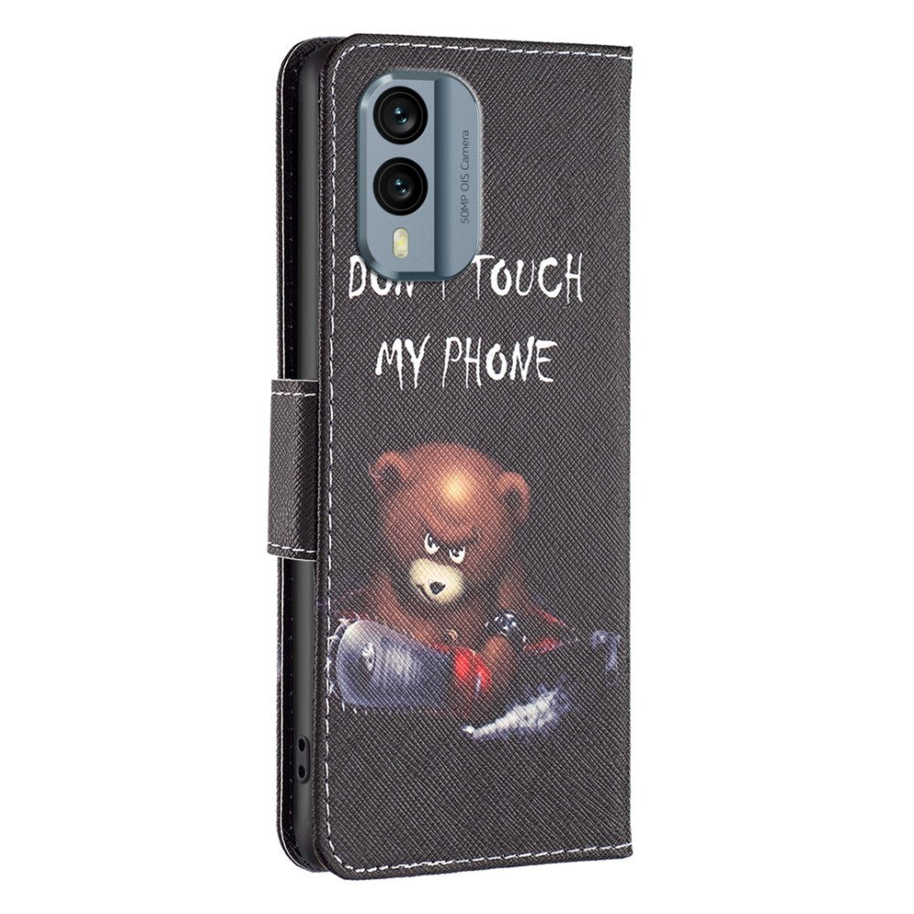 Nokia X30 Læder Flip Cover m. Pung & Print - "Don't Touch My Phone" Bjørn