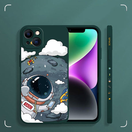 iPhone 14 Fleksibel Bagside Cover af Plastik m. Print - Astronaut På Månen / Grøn