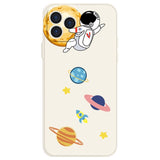 iPhone 12 Pro Fleksibel Bagside Cover af Plastik m. Print - Astronaut i Rummet / Hvid