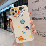 iPhone 12 Pro Fleksibel Bagside Cover af Plastik m. Print - Astronaut i Rummet / Hvid