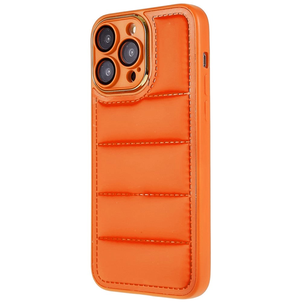 iPhone 14 Pro Max Læderbetrukket 3D Plastik Bagside Cover m. Kameralinse Beskyttelse - Orange