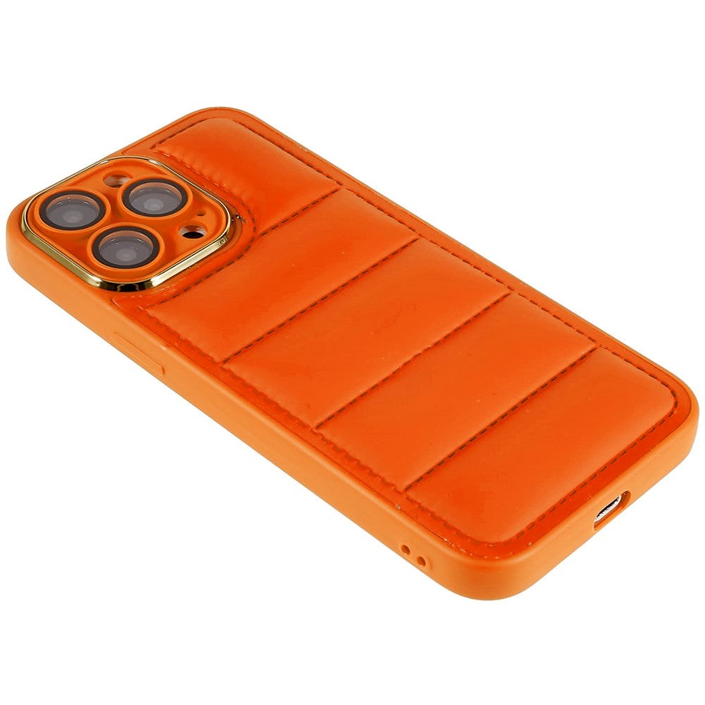 iPhone 14 Pro Max Læderbetrukket 3D Plastik Bagside Cover m. Kameralinse Beskyttelse - Orange