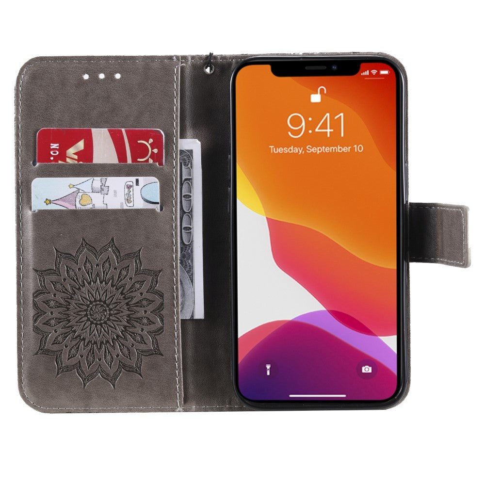 iPhone 15 Læder Flip Cover m. Pung og Strop - Mandala Blomst - Brun