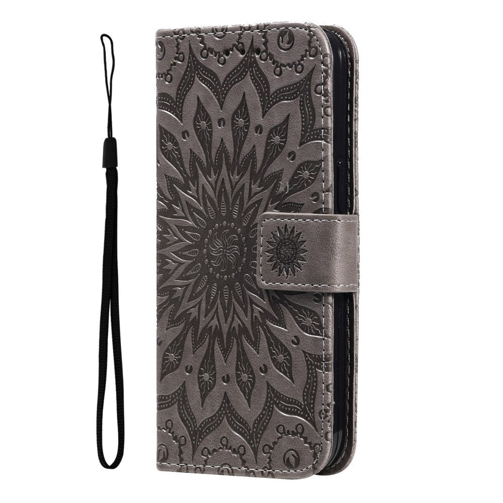 iPhone 15 Plus Læder Flip Cover m. Pung og Strop - Mandala Blomst - Grå