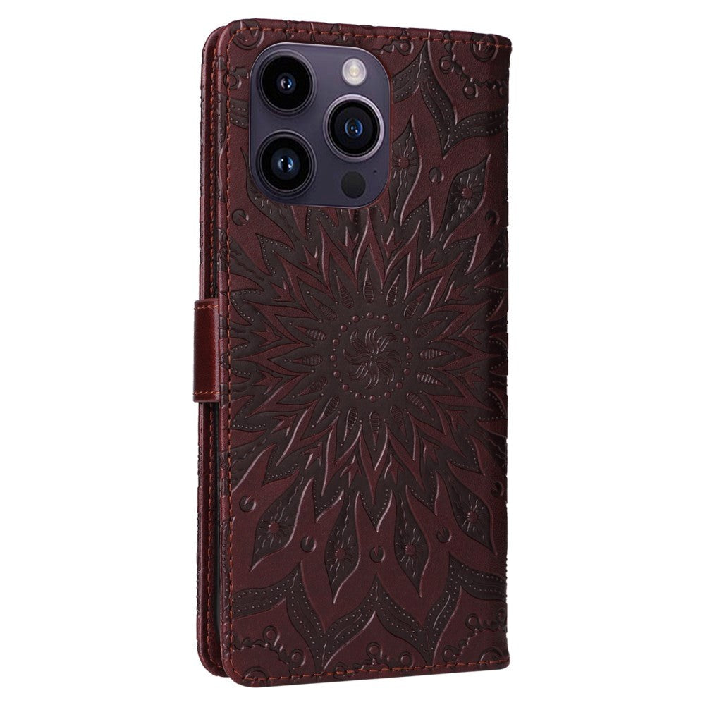 iPhone 15 Pro Max Læder Flip Cover m. Pung og Strop - Mandala Blomst - Brun