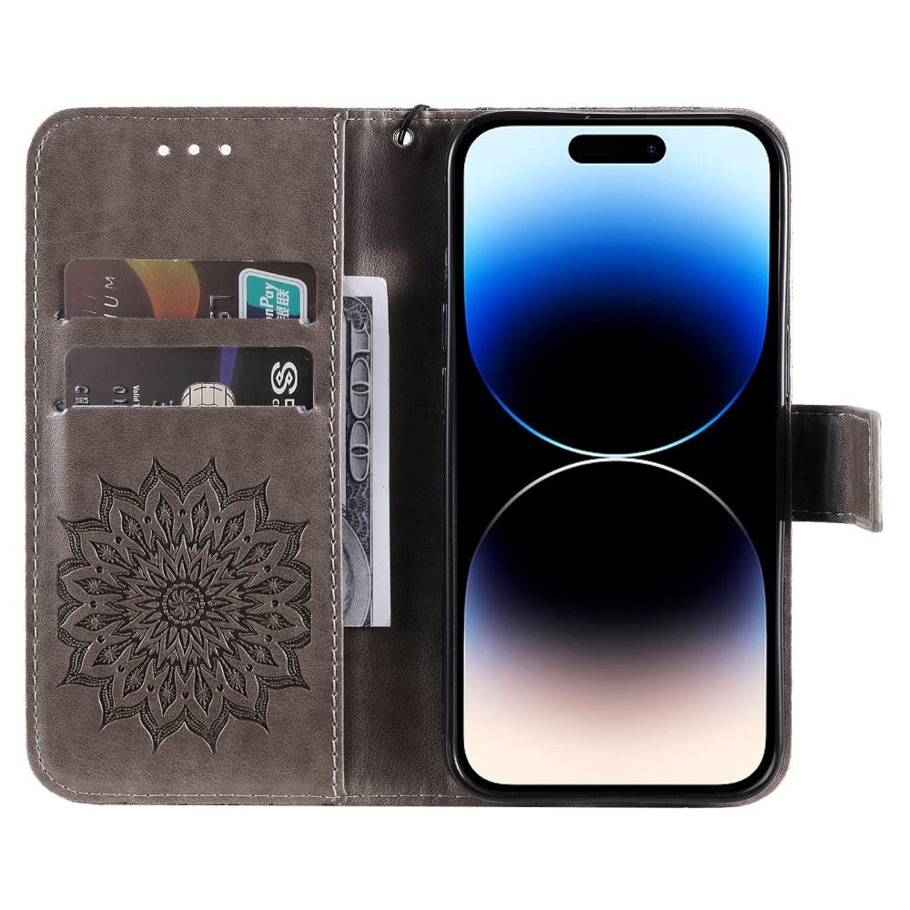 iPhone 15 Pro Læder Flip Cover m. Pung og Strop - Mandala Blomst - Brun