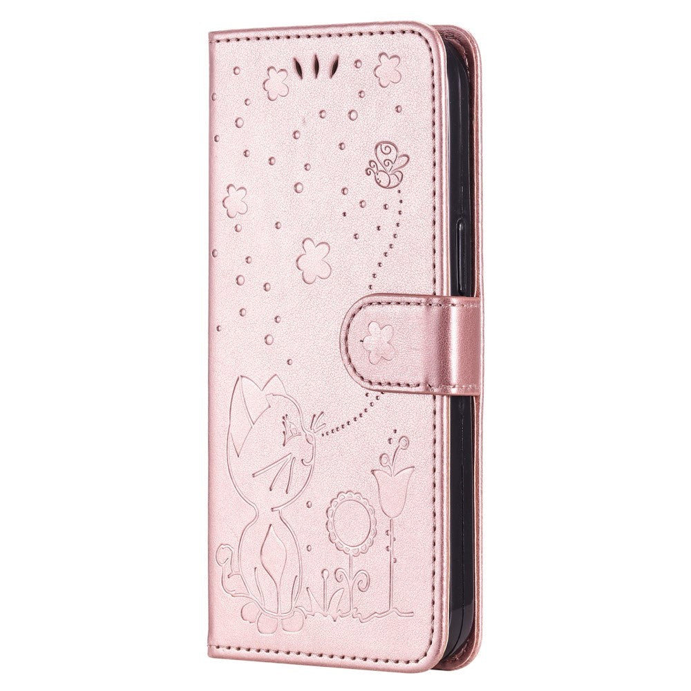 iPhone 15 Pro Læder Flip Cover m. Pung & Strop - Kat Indgravering - Rose Gold