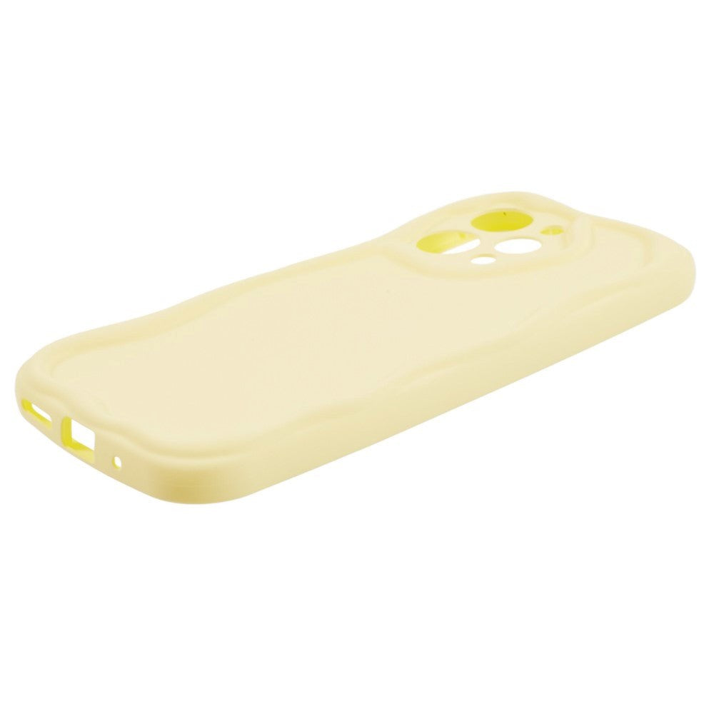 Xiaomi Redmi 12 (4G) Fleksibelt Plastik Bagside Cover m. Bølget Kanter - Gul