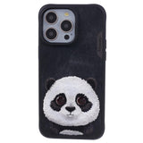 iPhone 15 Pro Hybrid Bagside Cover m. Dyremotiv & Brodering - Panda