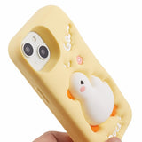EIDERWOOD iPhone 14 Silikonecover med 3D Andedesign - Gul