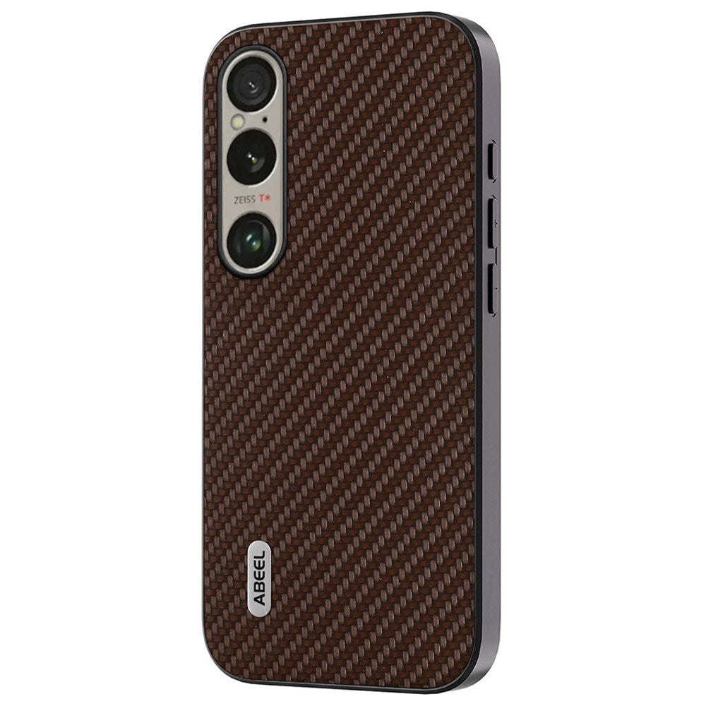 Sony Xperia 1 VI Carbon Fiber Læderbetrukket Bagside Cover - Brun