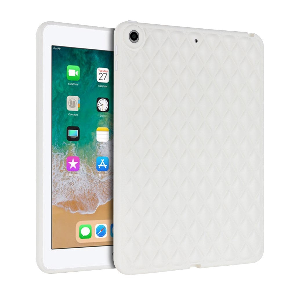 iPad 9.7 (2018-2017) / iPad Air 2 Fleksibelt Plastik Bagside Cover - Rhombe Design - Hvid