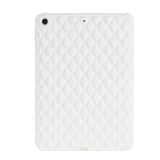 iPad 9.7 (2018-2017) / iPad Air 2 Fleksibelt Plastik Bagside Cover - Rhombe Design - Hvid