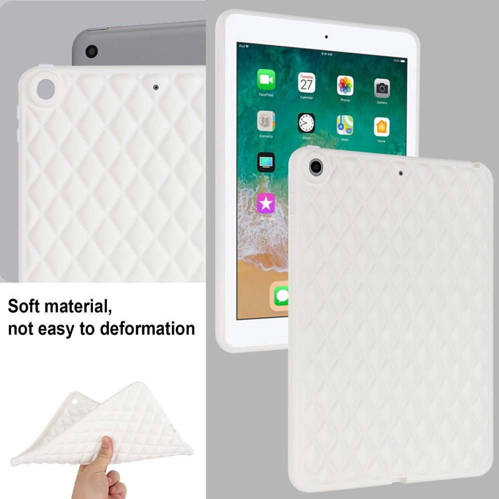 iPad 9.7 (2018-2017) / iPad Air 2 Fleksibelt Plastik Bagside Cover - Rhombe Design - Hvid