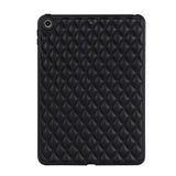 iPad 9.7 (2018-2017) / iPad Air 2 Fleksibelt Plastik Bagside Cover - Rhombe Design - Sort