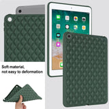 iPad 9.7 (2018-2017) / iPad Air 2 Fleksibelt Plastik Bagside Cover - Rhombe Design - Grøn