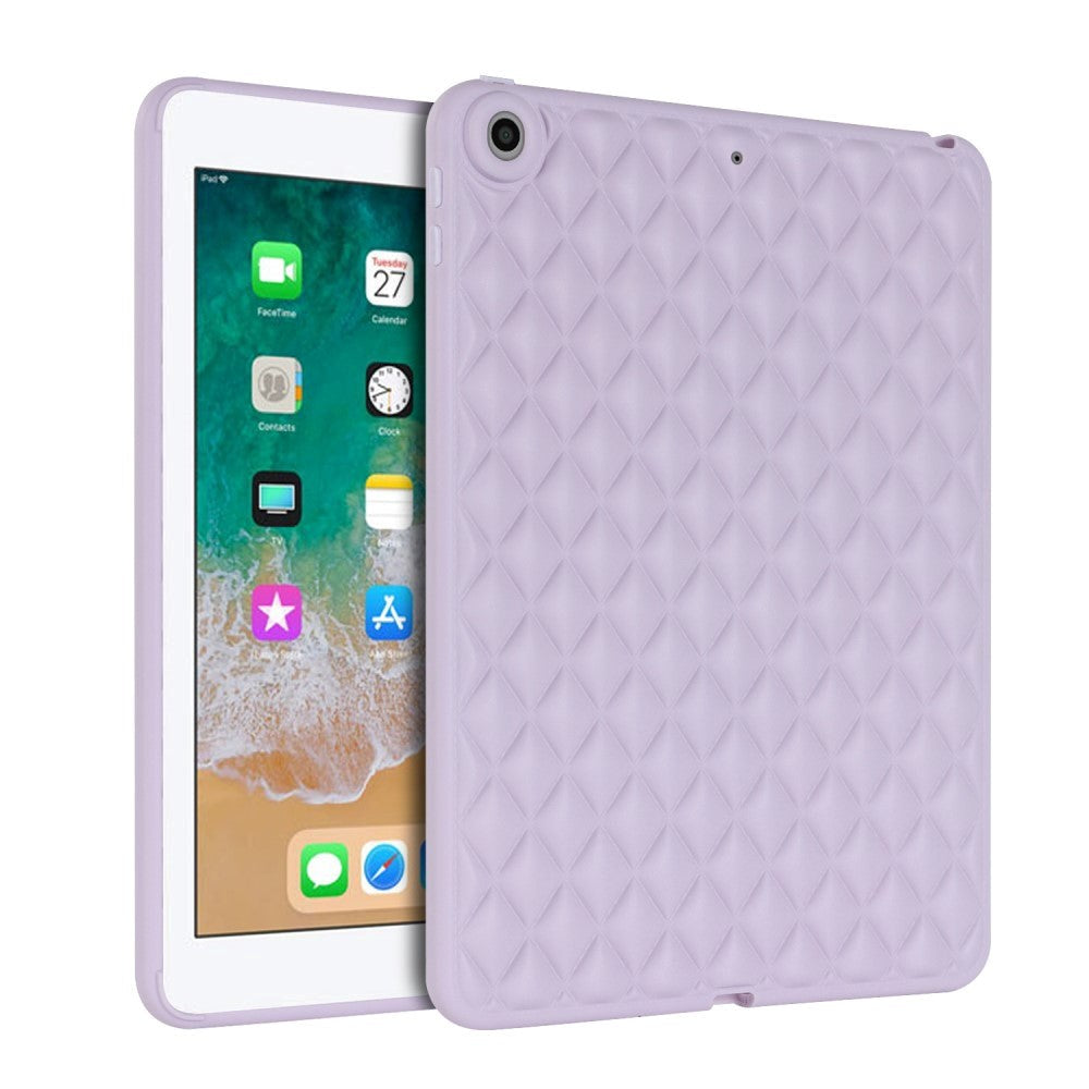 iPad 9.7 (2018-2017) / iPad Air 2 Fleksibelt Plastik Bagside Cover - Rhombe Design - Lilla