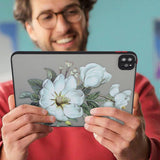 iPad Pro 11" (2022 / 2021 / 2020) Fleksibelt Bagside Cover - Mat Gennemsigtig / Hvide Blomster