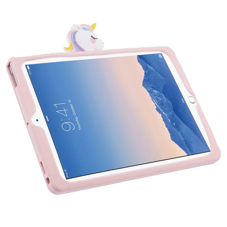 iPad 9.7 (2018-2017) / iPad Air / Air 2 Børne Bagside Cover m. Stander & Cartoon - Lyserød