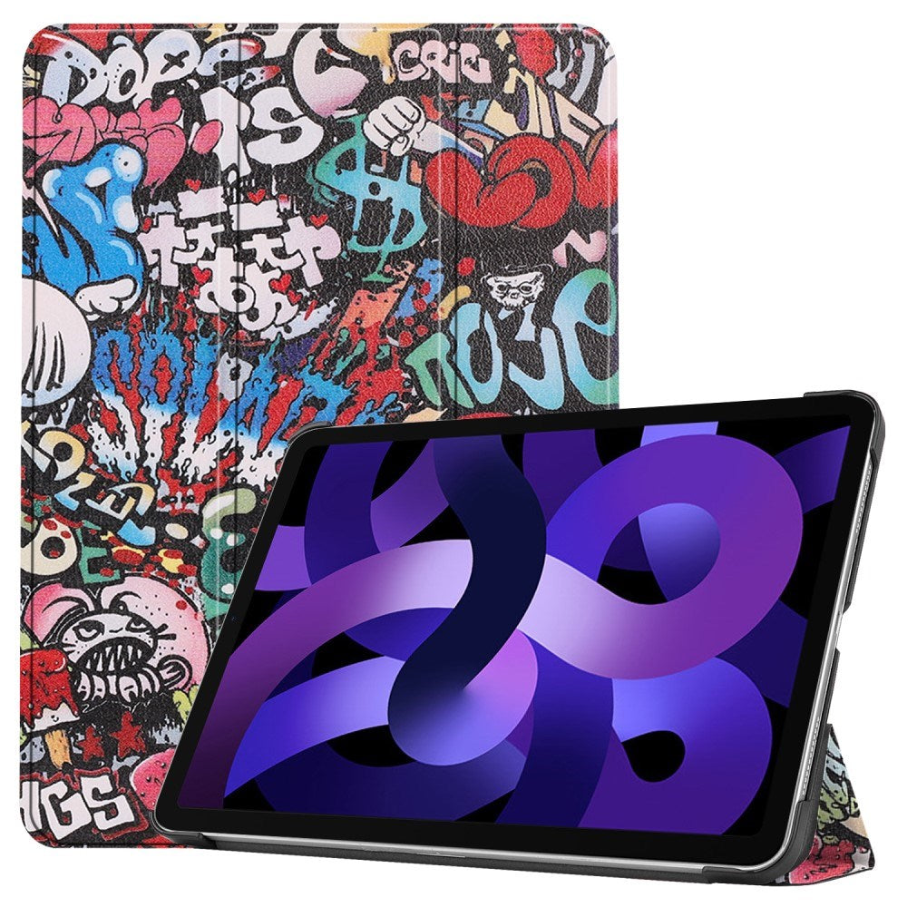 EIDERWOOD iPad Air 11" (2024) Tri-Fold Kunstlæder Flip Cover m. Vågeblus Funktion - Graffiti